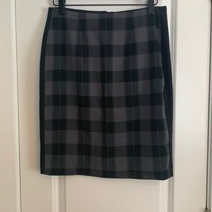 Banana Republic Gray and Black Plaid Skirt